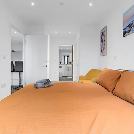 Modern Luxurious Central Apartment-3